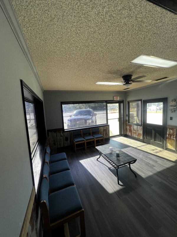 Mallard Auto Repair waiting room