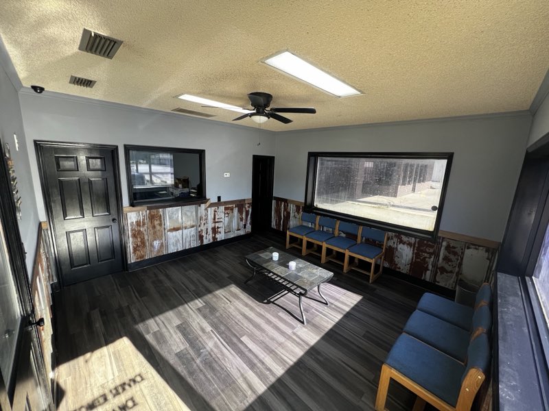 Mallard Auto Repair waiting room